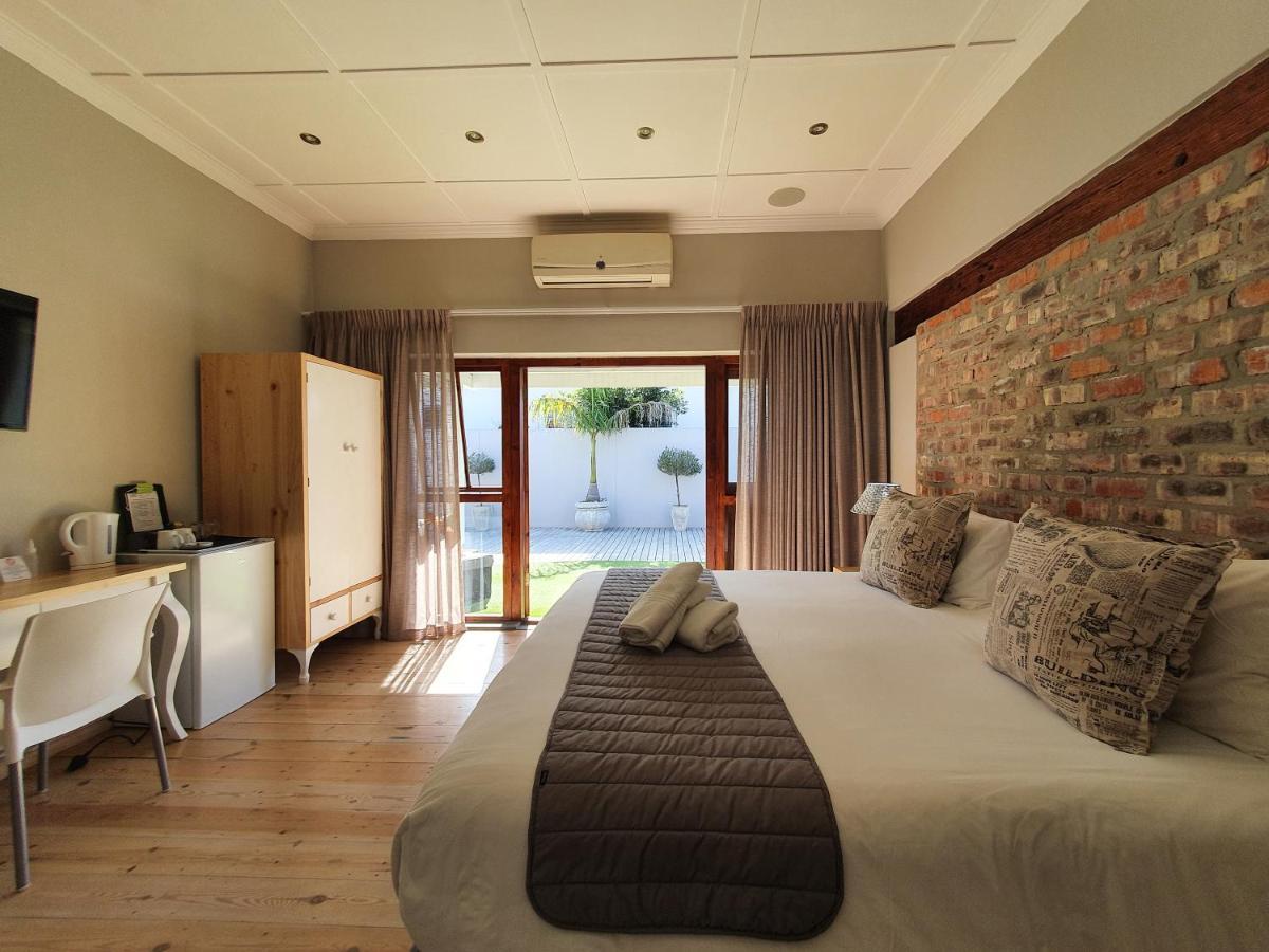 Two Fat Owls Guesthouse George Bagian luar foto