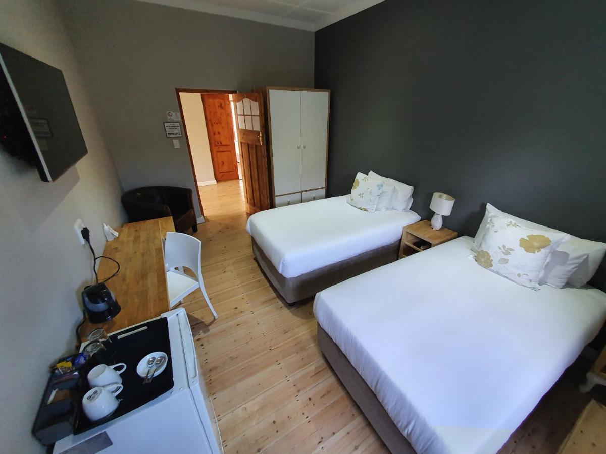 Two Fat Owls Guesthouse George Bagian luar foto