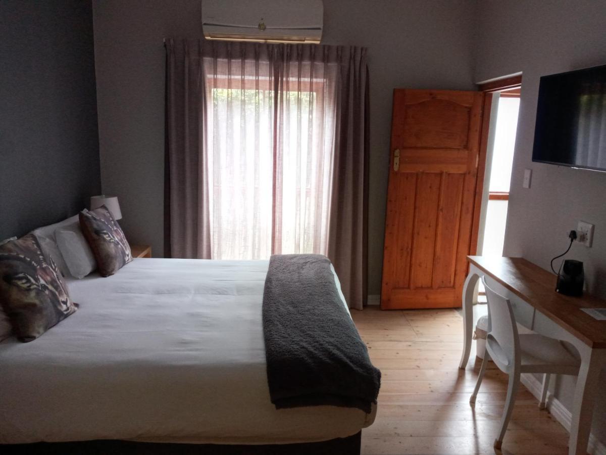 Two Fat Owls Guesthouse George Bagian luar foto
